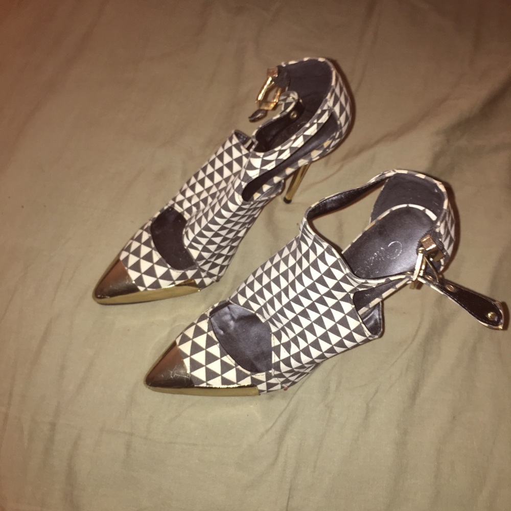 Pumps - Picture 2 of 2